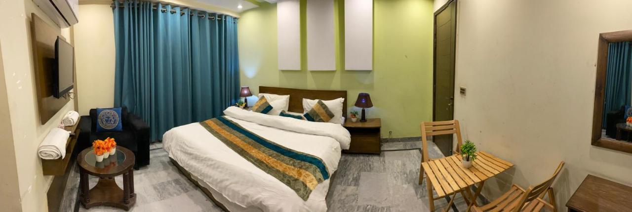 Hotel Holiday Λαχόρη Εξωτερικό φωτογραφία